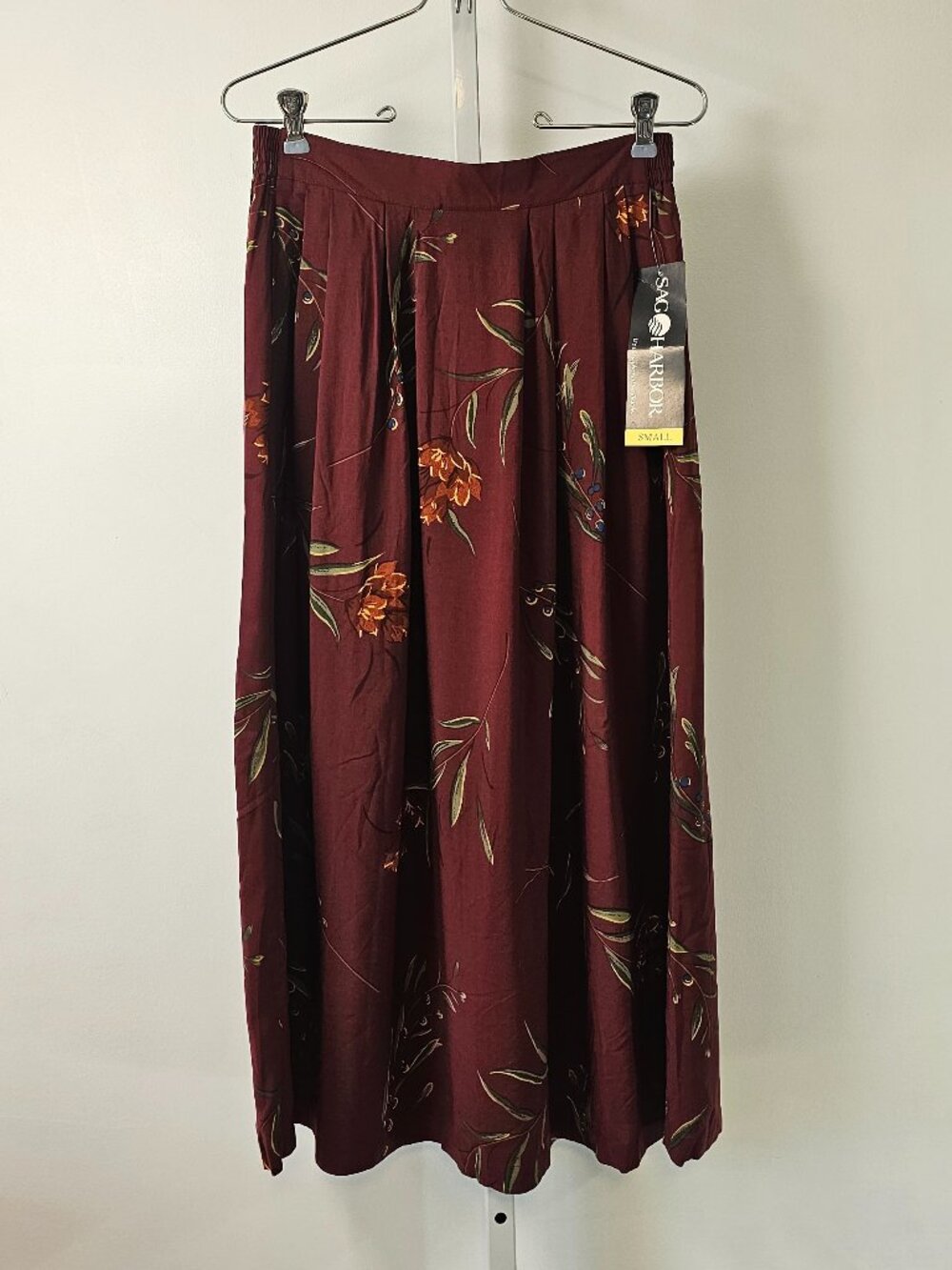 Vintage Sag Harbor Skirt Burgundy Floral Mid Pleated Casual S NWT